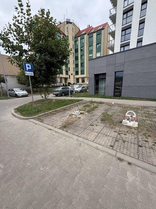 Miejsce postojowe podziemne/ naziemne