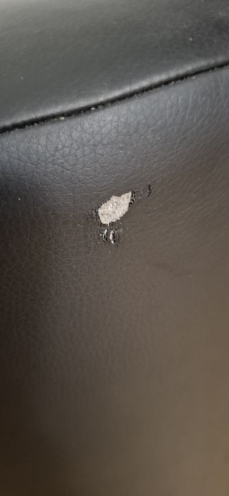 Pufa okrągła czarna skórzana