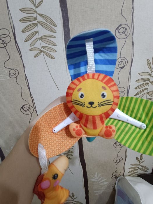 Іграшка на коляску