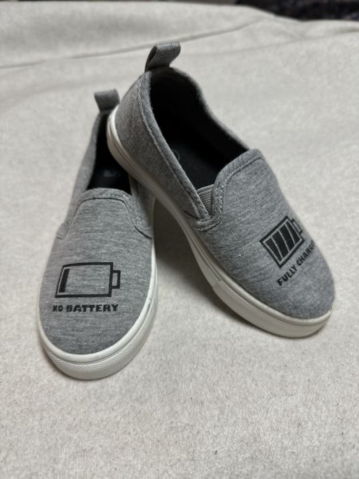 Кеди, сліпони, тапки