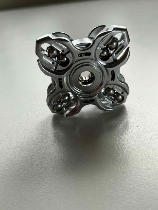 Antystresowy spinner z łożyskiem kulkowym [182]
