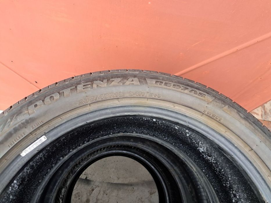 Продам Резину Bridgestone Potenza 235/45/18 M+S