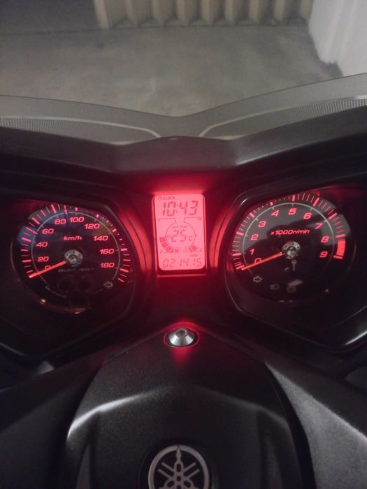Yamaha xmax 400 como nova