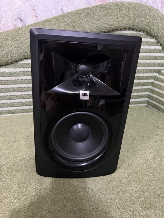 Студійний монітор JBL 306P