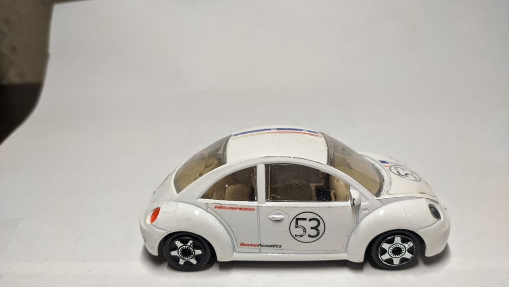 Машинка модель Volkswagen Beetle Herbie 53 Bburago 1/43 made in