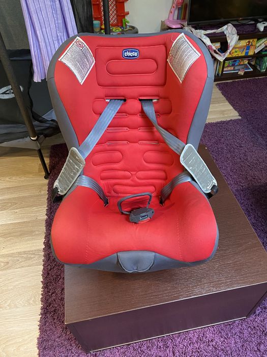 Продам автокрісло Chicco