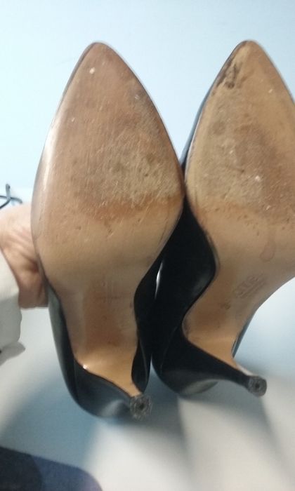 Sapatos salto alto pretos em pele Stiletos