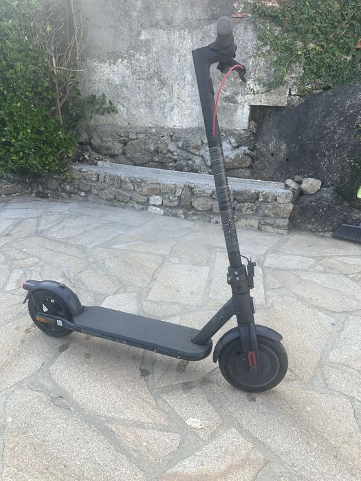 Trotinete elétrica Xiaomi com carregador - 200€