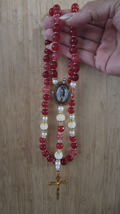 Terço Artesanal  e  Personalizado Nossa  Senhora de Fatima.  Pedras naturais, pérolas e  sintéticas