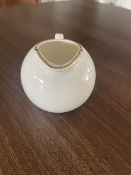 Nowy porcelanowy mlecznik