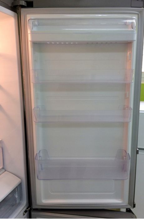 Lodówka Samsung RL41HCUS same polki i szuflady.