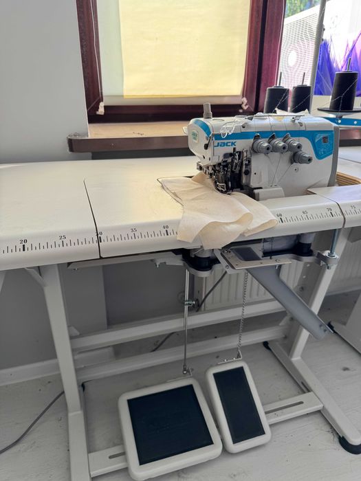 Maszyna do szycia OVERLOCK JACK E4 mało używana W-WA transport gratis