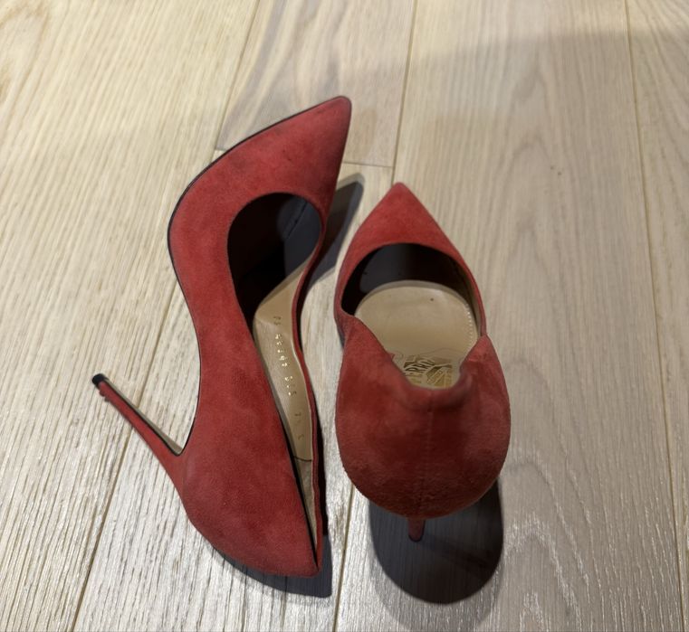 Продам жіночі туфлі Ferragamo