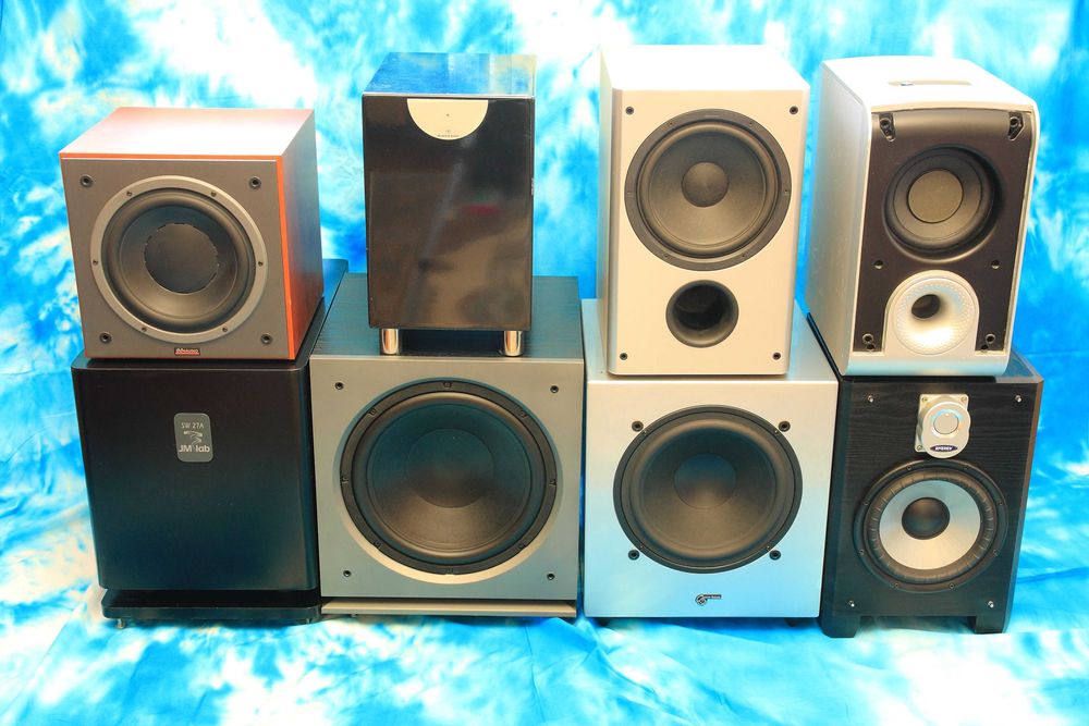 Комплект акустики, сабвуферы