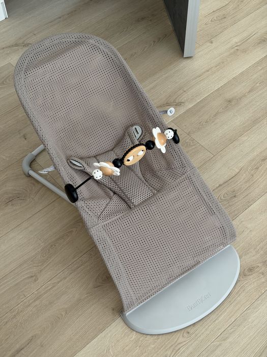 BabyBjorn Bouncer шезлонг з іграшкою