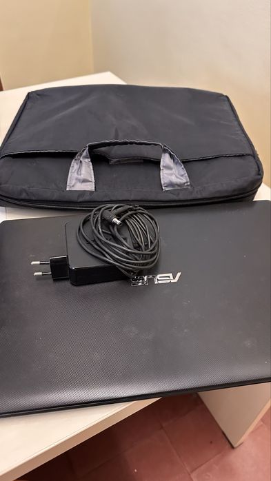 Computador ASUS em nom estado