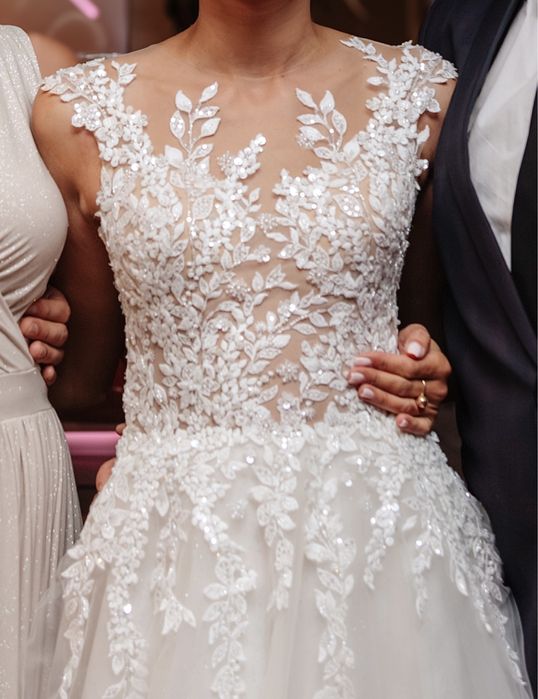 Suknia ślubna z welonem