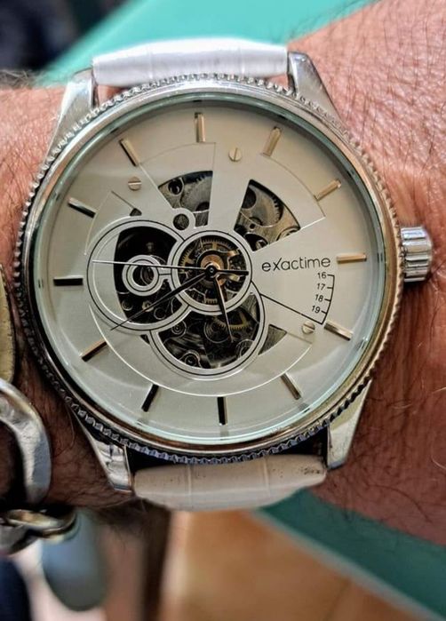 Relógio automático exactime.