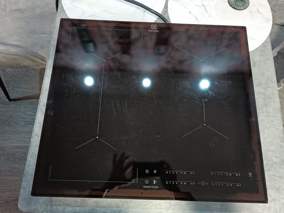 Індукційна варильна поверхня Electrolux IPE6453KF SlimFit Bridge 60 см