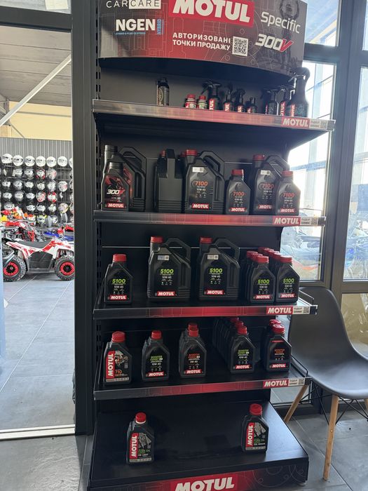 Оригінальні мото оливи Motul від офіційного мотосалону. Увесь асортимент