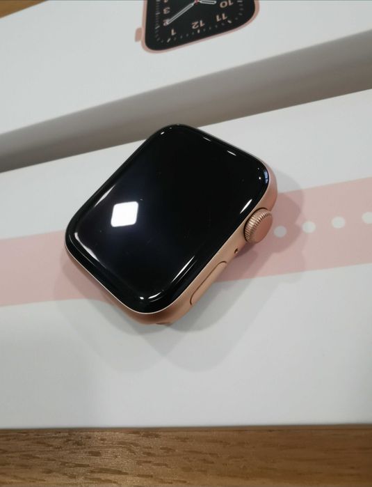 Apple Watch SE 44mm GPS - Rose Gold

Pouco usado Estado da bateria a 9