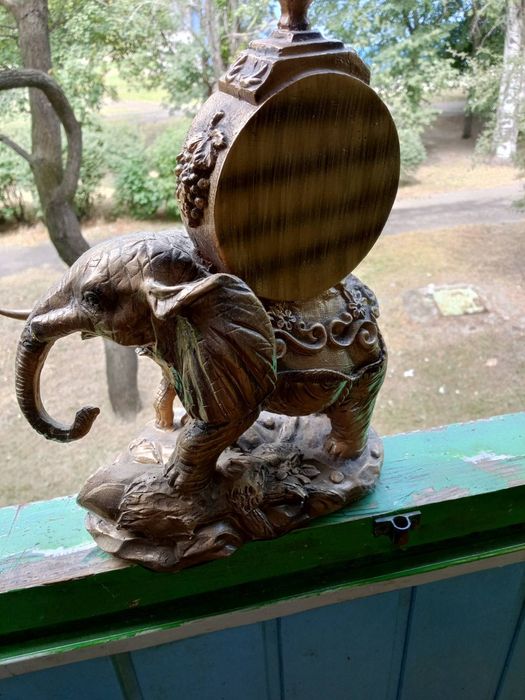 Часы слон настольные..