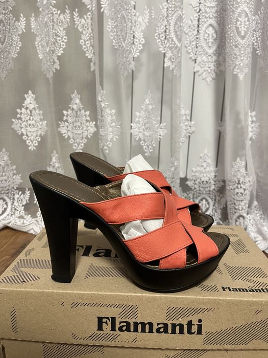 Жіноче взуття.мюлі( сабо)