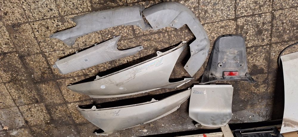 Honda Pantheon 125 2T Plastiki listwy Ogon zadupek