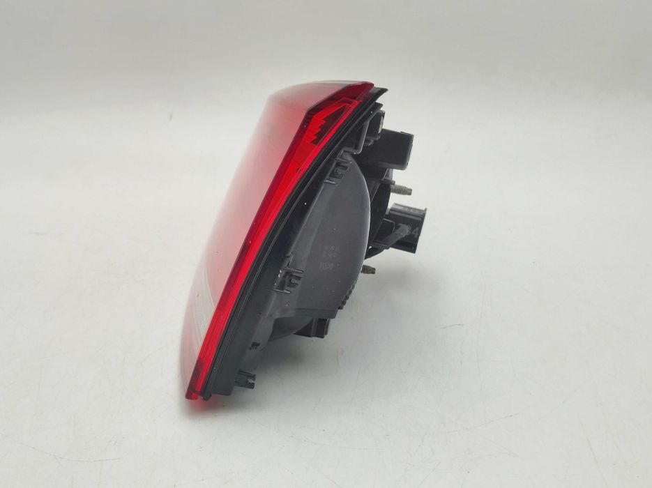 Volkswagen Passat B8 Kombi Lampa Tylna Prawa Wewnętrzna LED ORG EUROPA