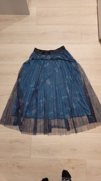 Tiulowa plisowana spódnica w kwiatowy nadruk