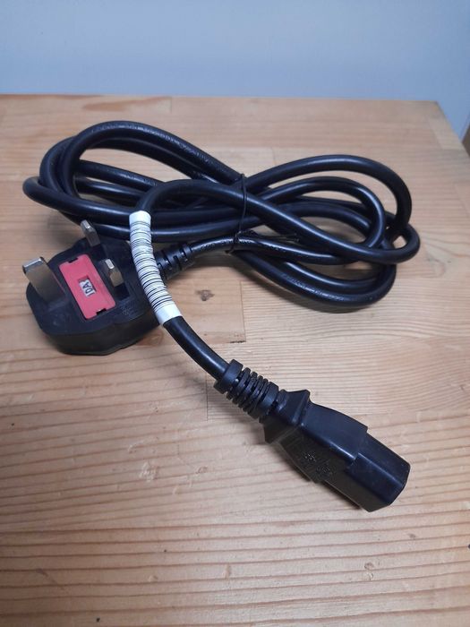 Cabo alimentação ficha inglesa