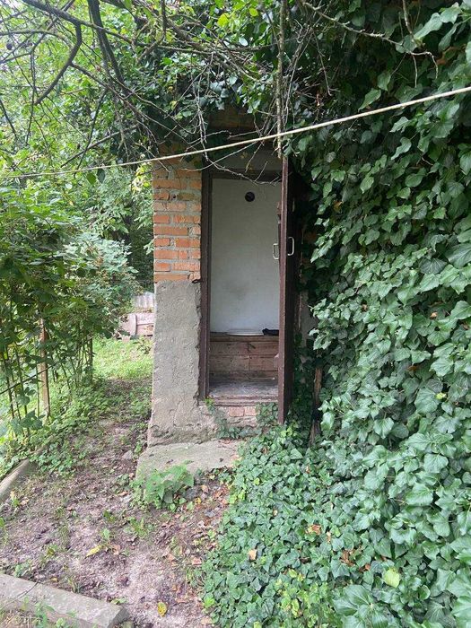 Продам дім, за містом із земельною ділянкою