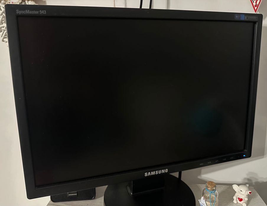Monitor+komputer stacjonarny+mysz+klawiatura