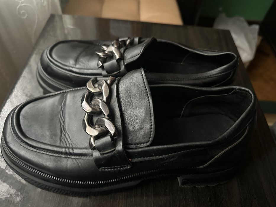 Лофери чорного кольору