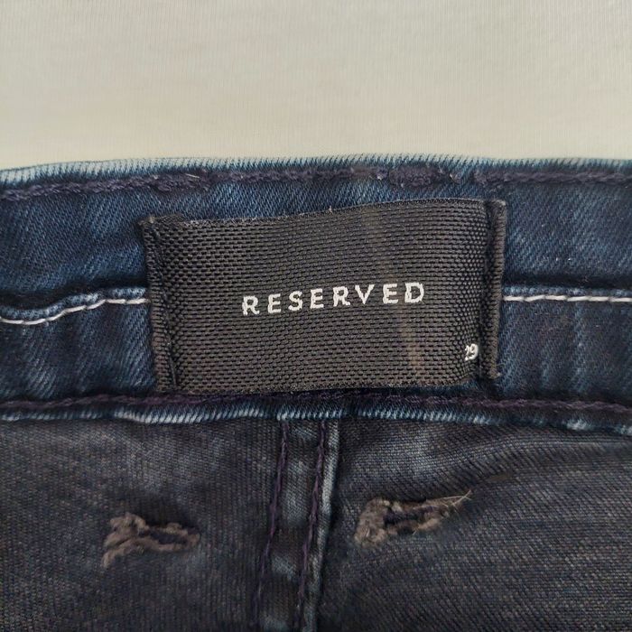 skinny jeansy z przetarciami
