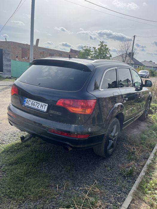 Продам AUDI Q7 .