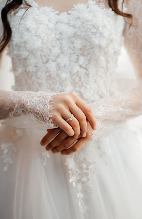 Продам дуже гарну весільну сукню