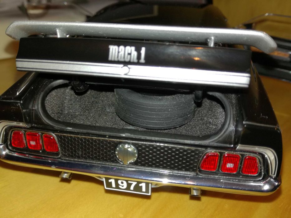 Ford Mustang Mach I (1:18) - Autoart