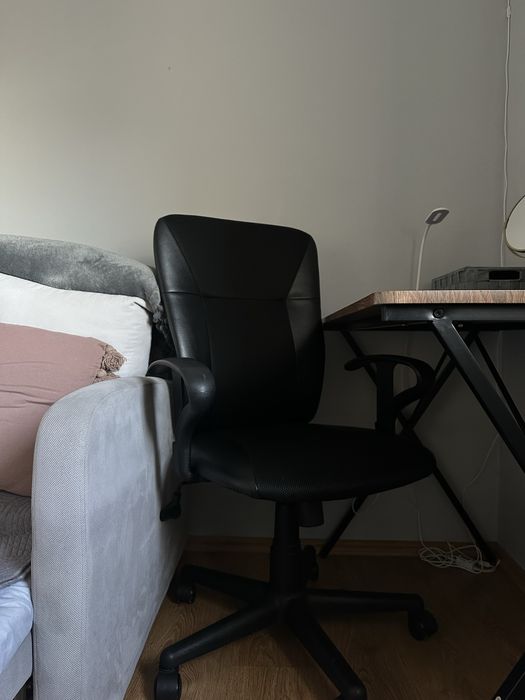 Krzeslo/fotel czarne w bardzo dobrym stanie