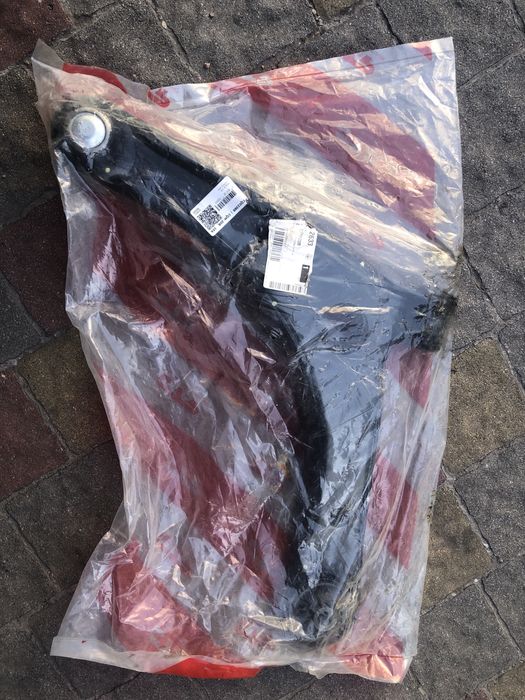 Рычаг передней правый