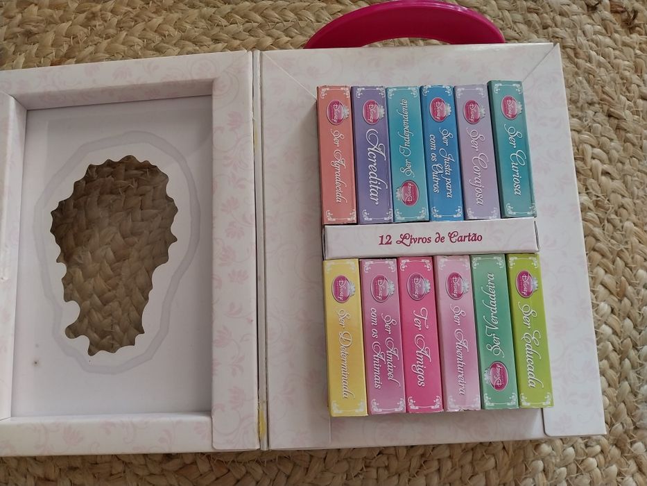 Caixa de 12 livros Disney Princesas . Eu posso ser uma princesa