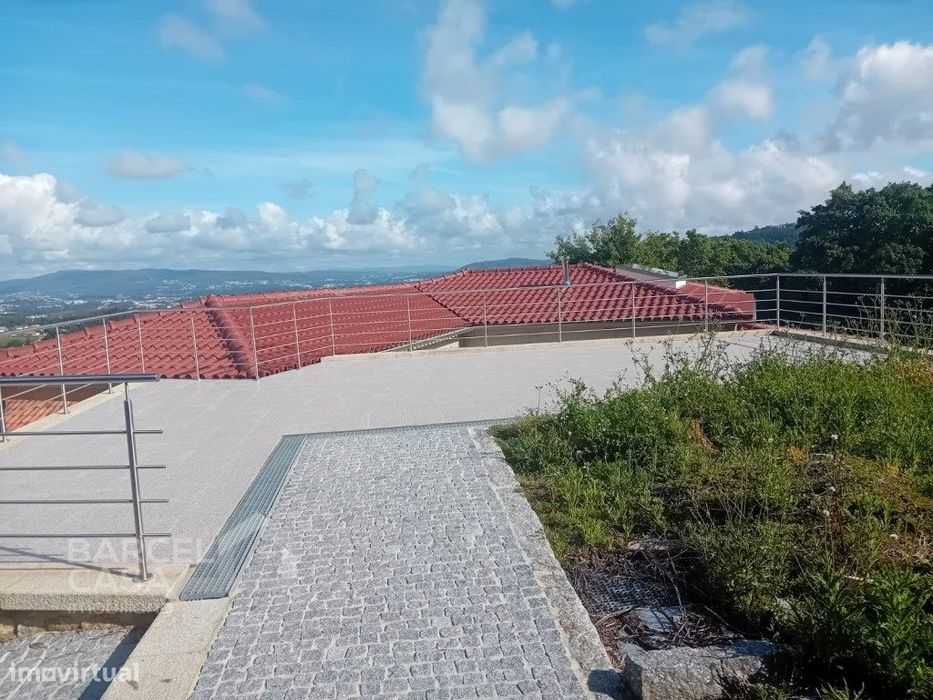 Exclusividade e Charme em Pedra: Moradia Individual T3 em Carapeços...