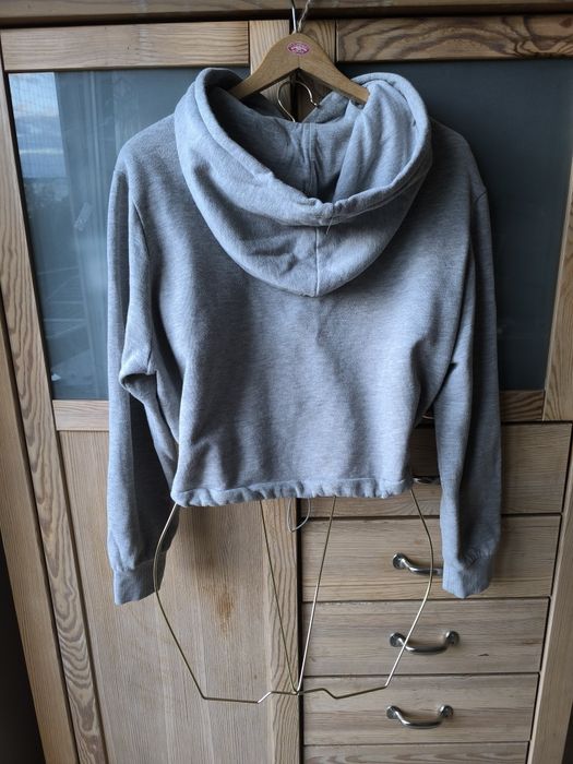 Szara krótka bluza z kapturem FILA (Crop Top) – Rozmiar M