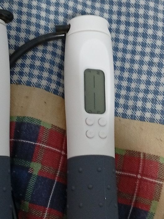 Toqibo com cordas de saltar digitais e esferas profissionais