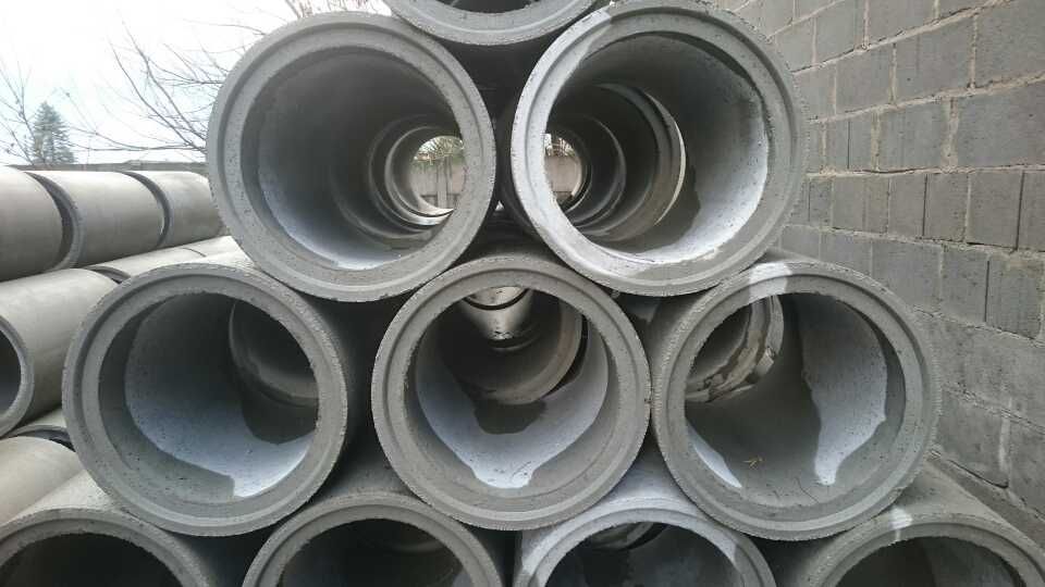 Przepust betonowy fi 500/1000 mm. - 200,00 zł./szt. brutto .