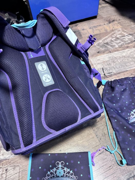 Рюкзак с 1-4 класс хватит одного . Качественный  Германия