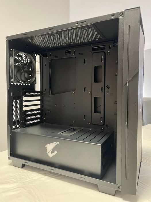 Gigabyte Aorus c300 glass rgb