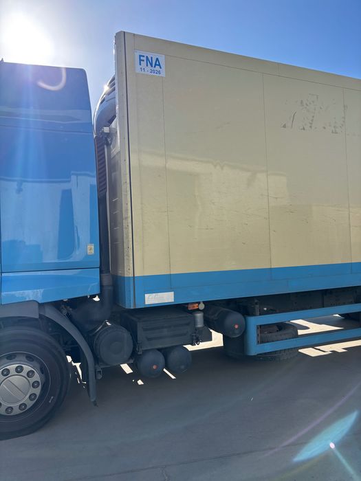 Vendo camião Renaut ,com motor volvo com frio