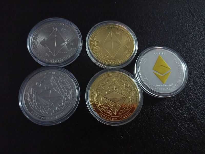 Монеты. Криптовалюта Биткоин Bitcoin Ethereum Dogecoin Litecoin Ripple