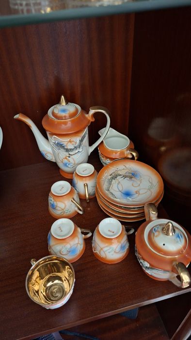 Serviço Café chinês com interior dourado